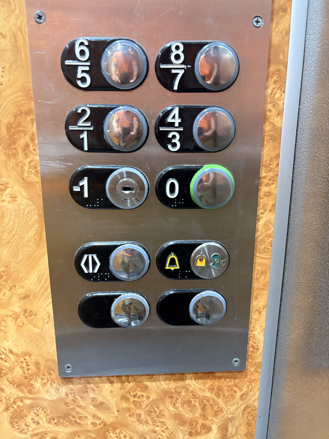 Boutons de l’ascenseur